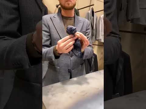 طريقة حلوة لوضع منديل البدلة 2  ازياء شباب   