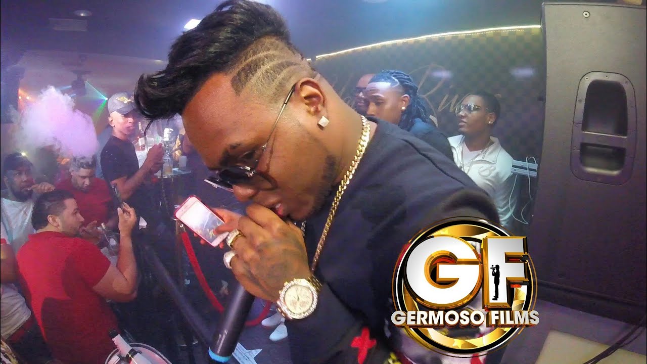 Musicólogo vs Quimico - En Vivo (EsaModa.com)