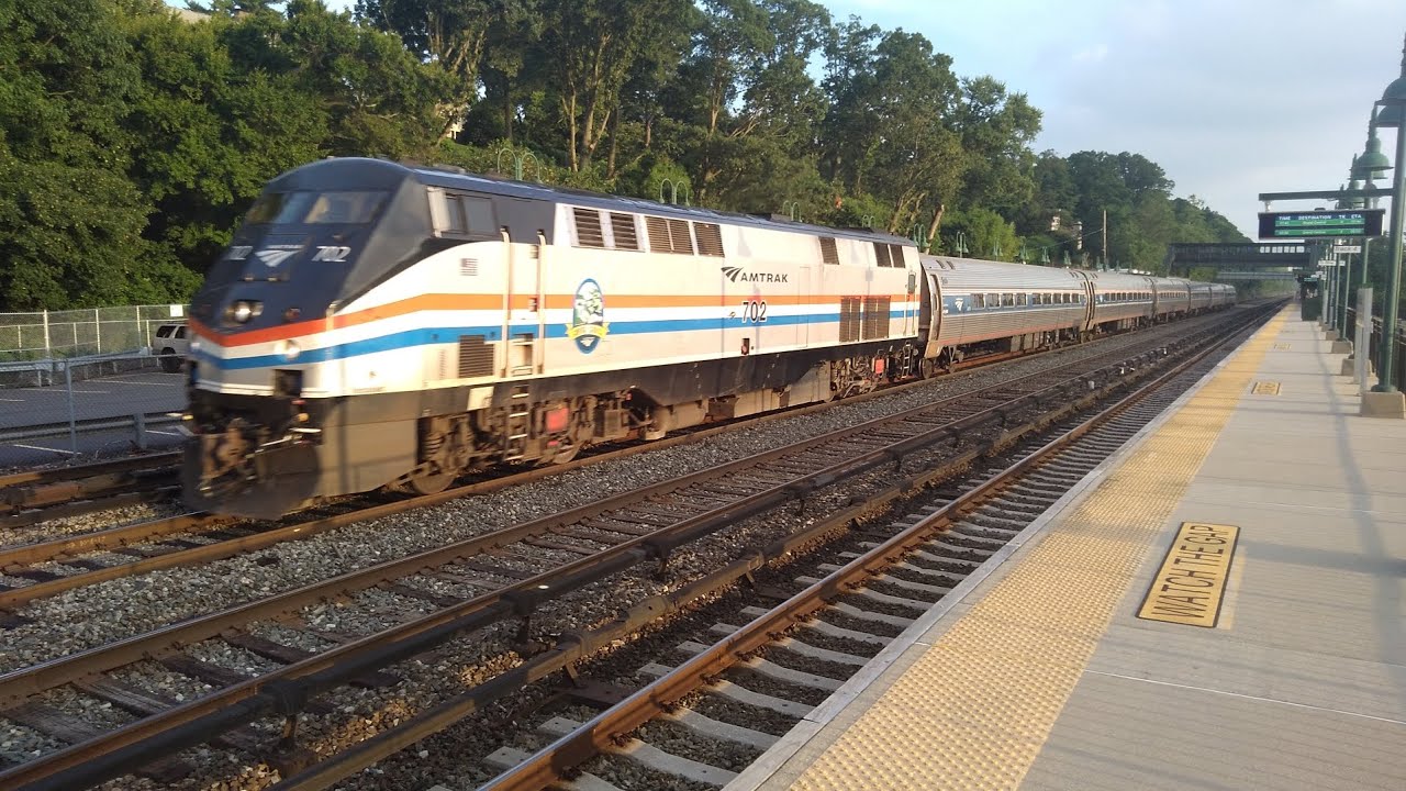 Railfanning in Riverdale Station on 4th Of July w/ fireworks and horn