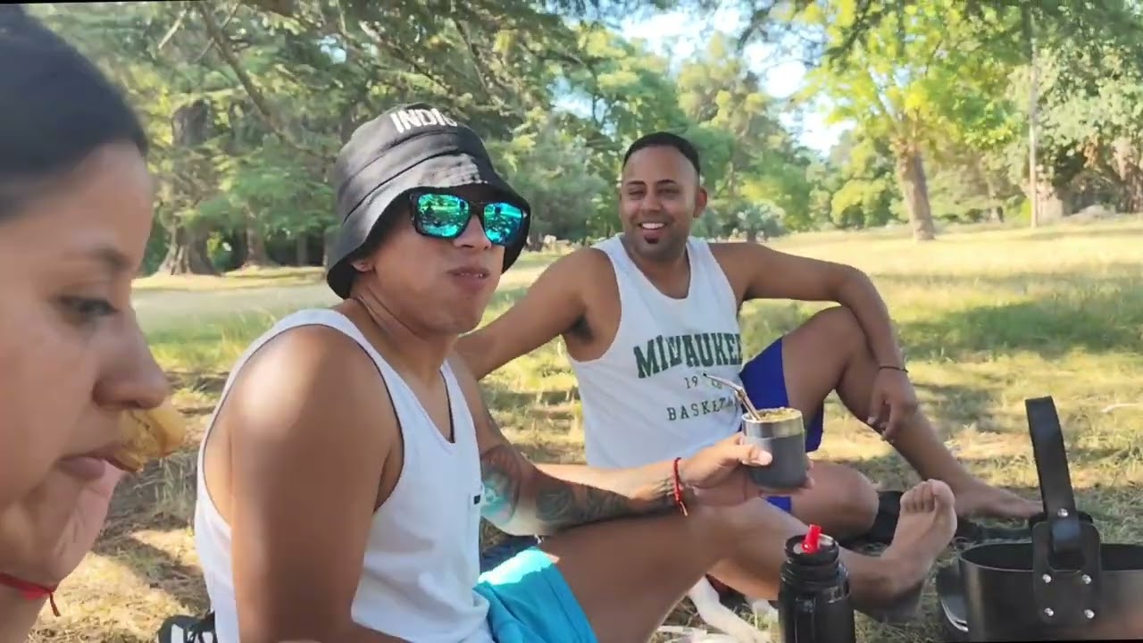 Almorzando con Rulo Legrand. Trajo Roquefort y no el comestible. 