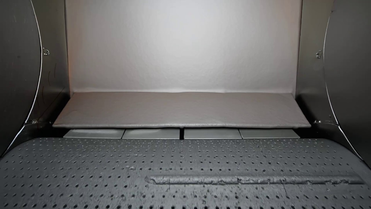 Einbau einer Dichtung in die Muldenband-Strahlanlage