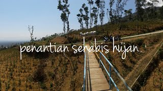 PENANTIAN SEHABIS HUJAN - Roni ramadhan (lirik video)