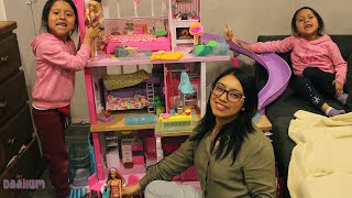 JUGANDO en LA CASA DE LOS SUEÑOS DE BARBIE COMO EN MI INFANCIA / JUEGO a la CASITA con mis GEMELAS