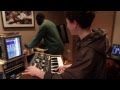 Capture de la vidéo Producer Kwes Makes Some Magic In The Studio | The Producers