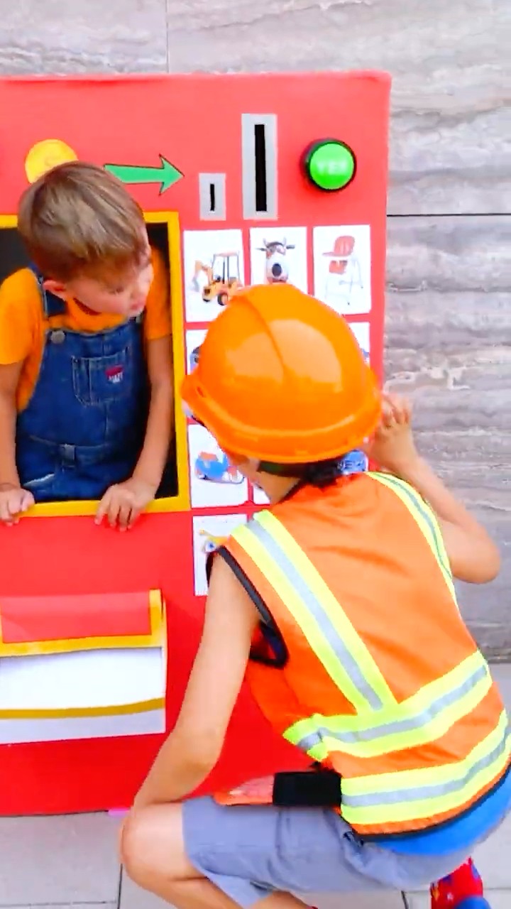 Vlad and Niki are playing with cars