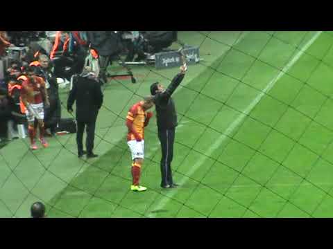 TARİHİ ANLAR / Sneijder İlk Kez Oyuna Giriyor / Tribünler Coşuyor