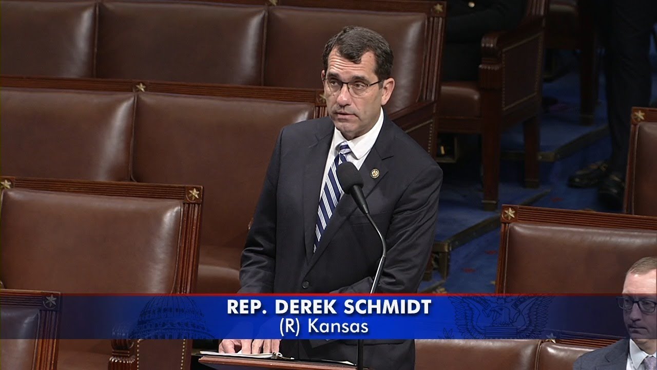 Schmidt Backs Expanding Law Enforcement Officers' Carrying Privileges