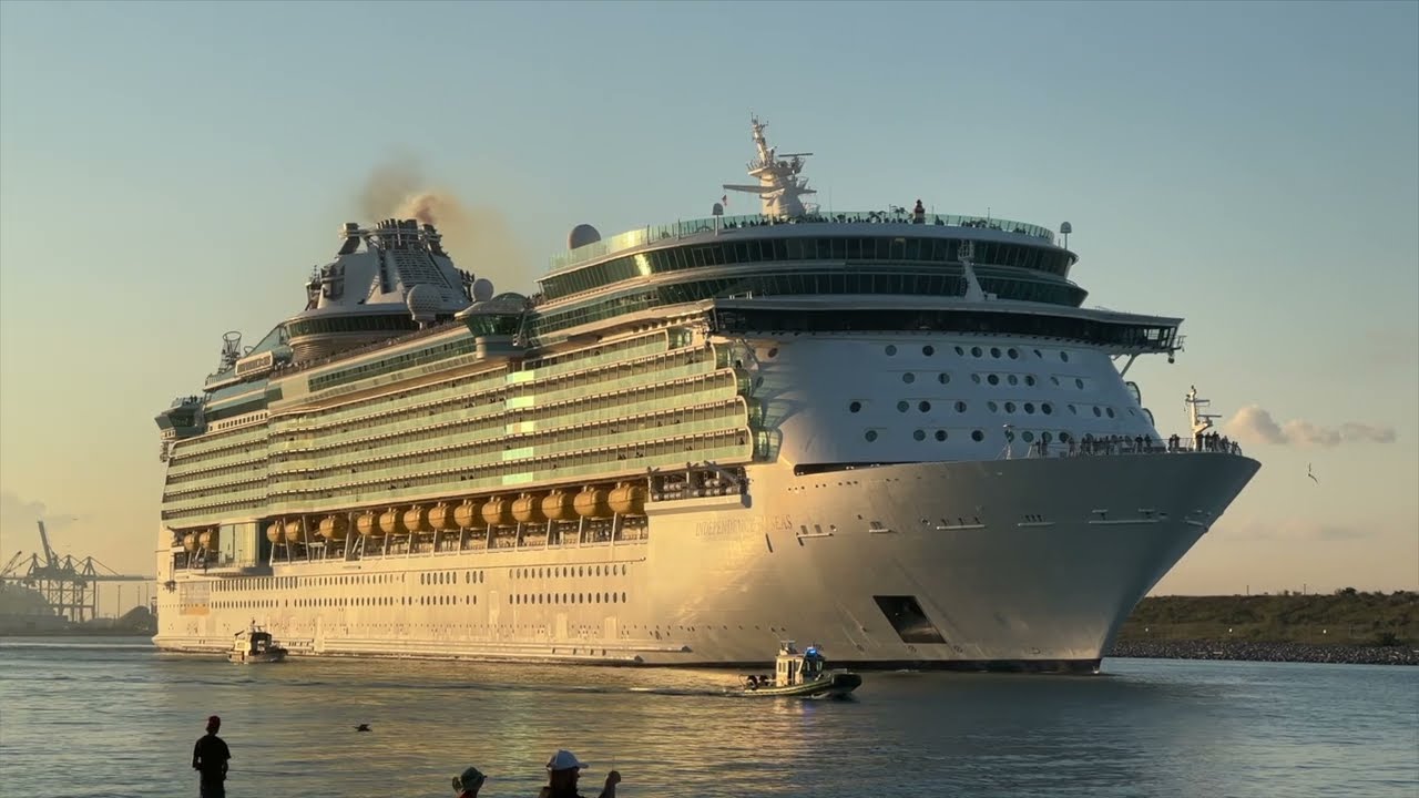 Cruise Ships Sounding Their Horn Leaving Port Canaveral + Horn Battles