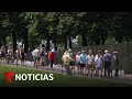 Familiares y amigos rinden un homenaje a los soldados caídos | Noticias Telemundo