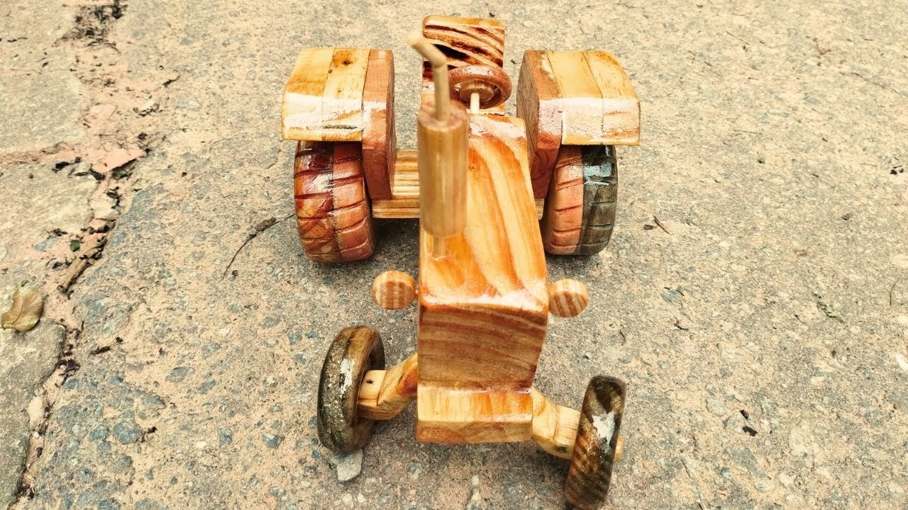 TRATOR (GIRICO) ANTIGO FEITO DE MADEIRA, PARTE FINAL