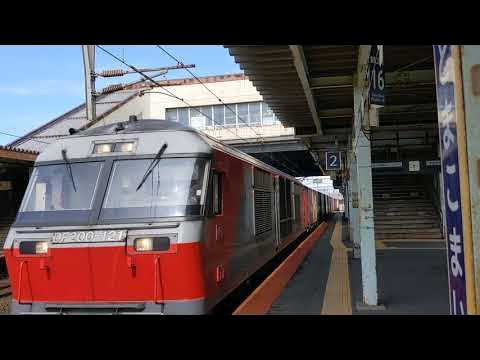 苫小牧駅を通過する貨物列車 YouTube