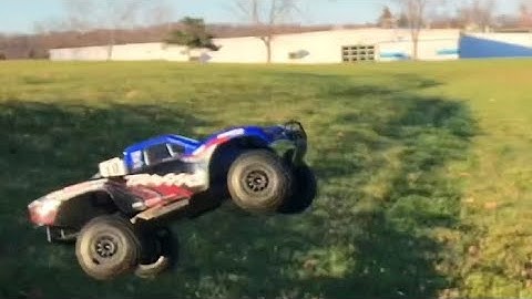 Traxxas Slash 4x4 VXL - CAN It JUMP? HOW Do I FEEL About It AFTER 5 + Years of OWNERSHIP?