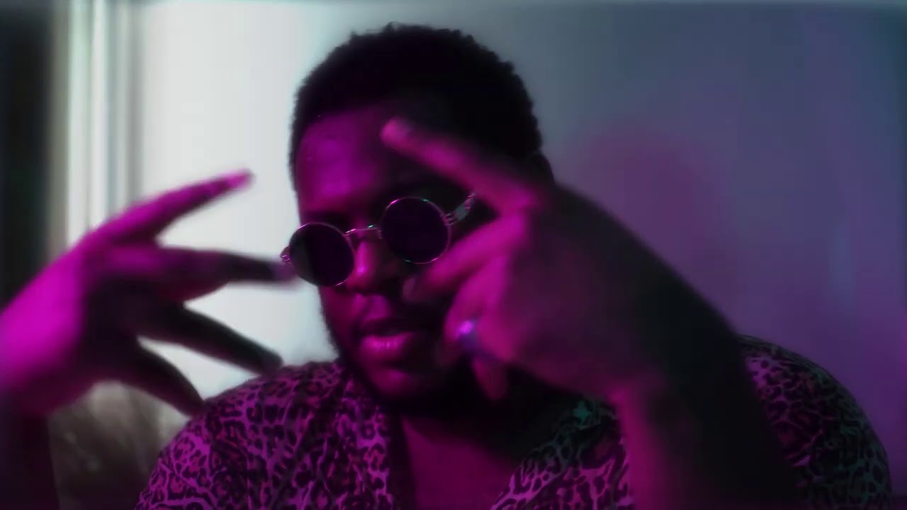 Watch Eda LZ x Ninjah - Hôtel (Clip officiel) on YouTube Watch Eda LZ x Ninjah - Hôtel (Clip officiel) on YouTube