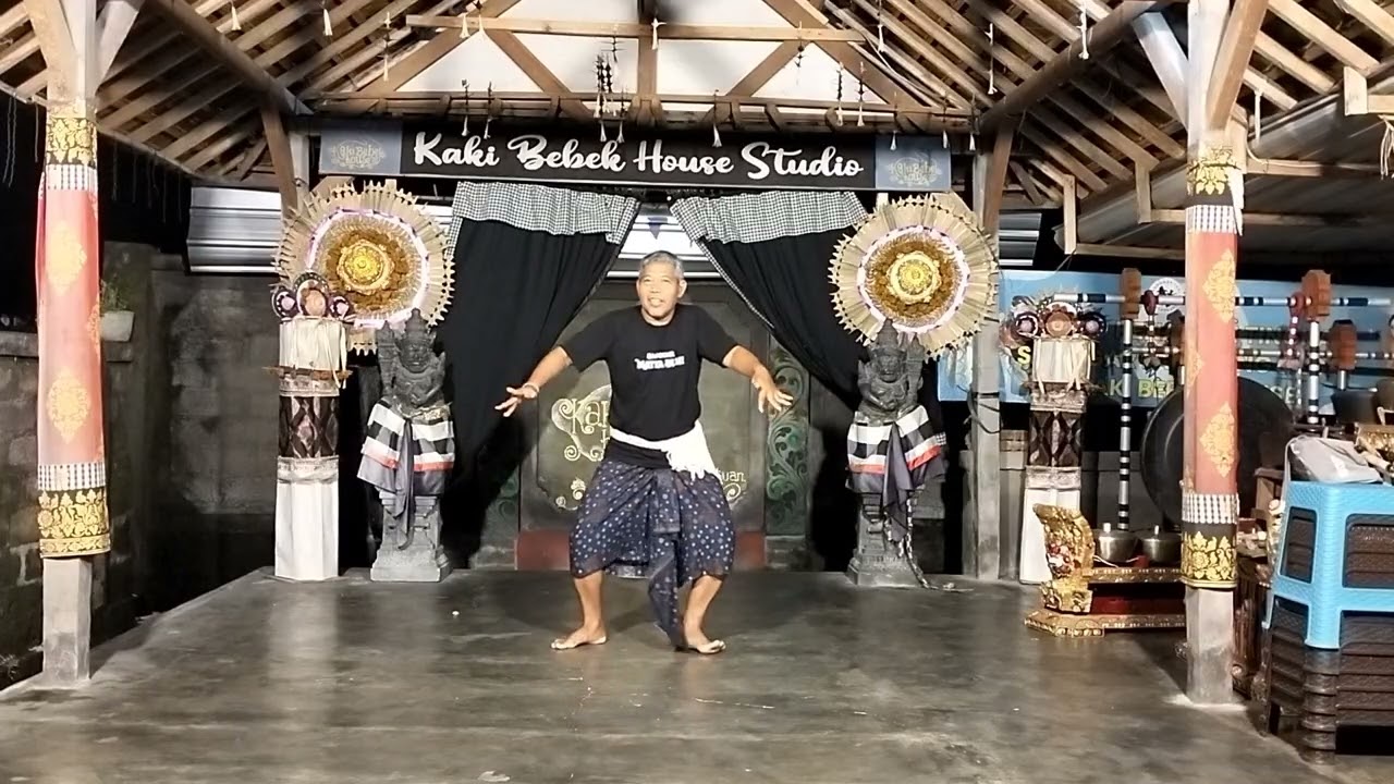 Tua Kaki Bebek House studio oleh Made Cat Suteja 