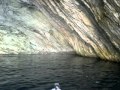 Γνωρίστε τη σπηλιά με τα καταγάλανα νερά που εντυπωσιάζει - Ο θρύλος που την συνοδεύει και συναρπάζει τους τουρίστες (Βίντεο)! 
