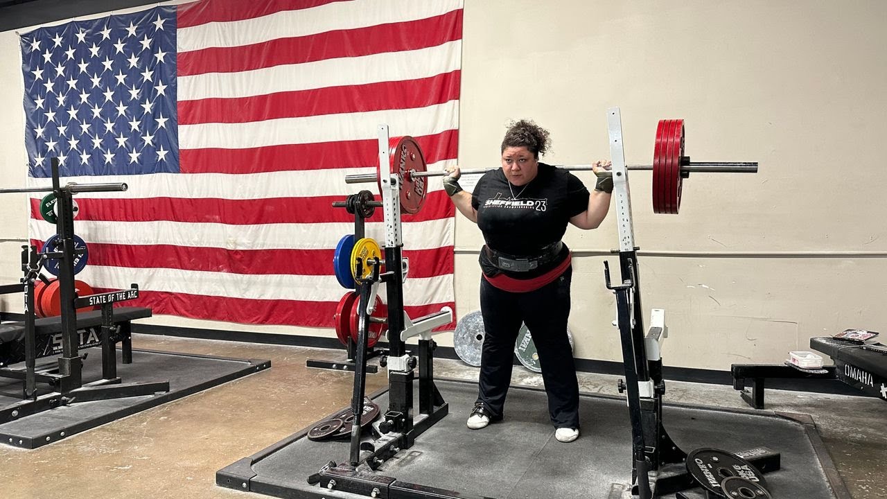 Omaha female powerlifter squats over 600 pounds, breaks world record