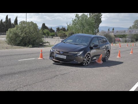 Toyota Corolla Touring Sports 2019 - Maniobra de esquiva (moose test) y eslalon | km77.com