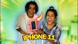 DEI UM IPHONE 11 PARA O LUIS !!!