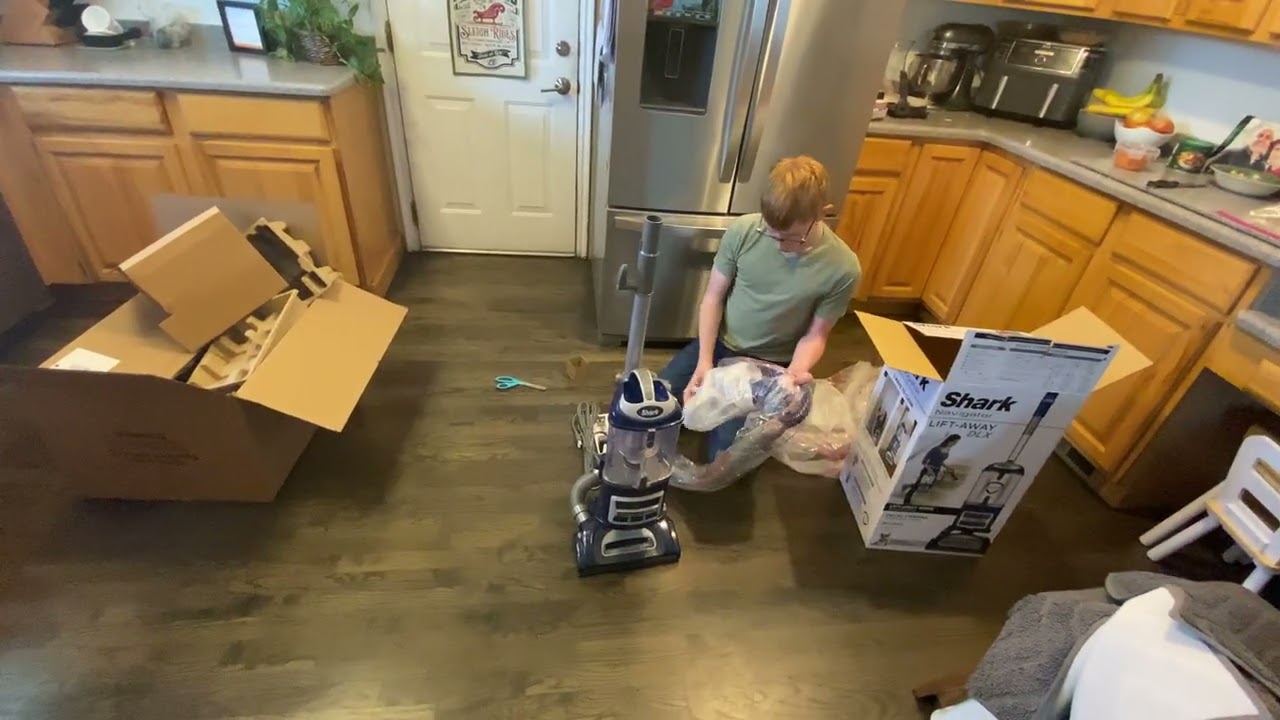 Распаковка Shark Navigator NV360 для моего соседа
