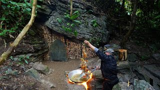 Full Video 300 days Solo Bushcraft - Survive alone. Living and bushwalking in the rainforest.