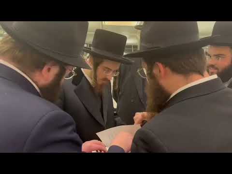 Sadigura Rebbe Presented With Special Booklet Prepared For him By Chabad Air - Teves 5783