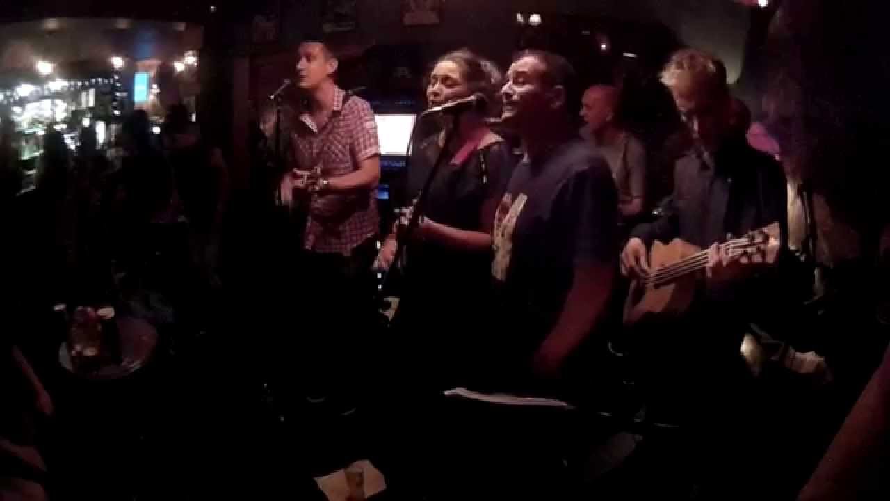 Splintered UkesBack To Liverpool, Fulwood Arms Ukulele Open Mic Night