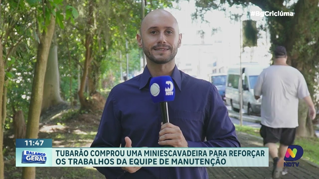 Fundação de Educação reforça manutenção com miniescavadeira