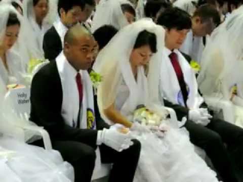 Thousands marry in South Korean mass wedding