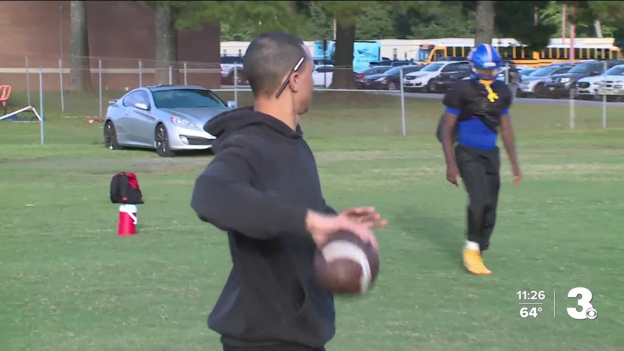 Former Oscar Smith QB Mitchell returns to help next generation in football and beyond