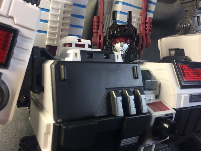 Maketoys Utopia Transformers 3rd Party Metroplex - YouTube