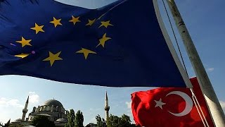 EU warns Turkey on death penalty 'red line'