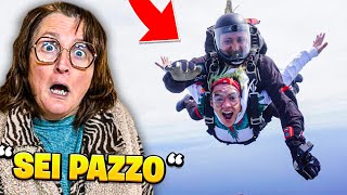 MIA MAMMA REAGISCE al MIO LANCIO DALL’AEREO😂*divertente*