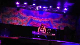 Adrienne Floreen interviews Holly Bowling + concert footage! (2016) Adrienne Floreen interviews Holly Bowling + concert footage! (2016)
