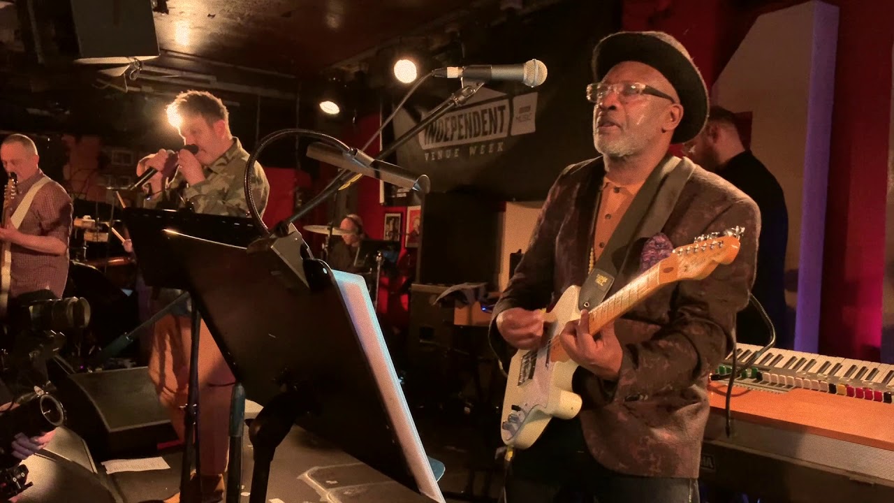 Ver The Specials - Breaking Point at the 100 Club, London no YouTube Ver The Specials - Breaking Point at the 100 Club, London no YouTube