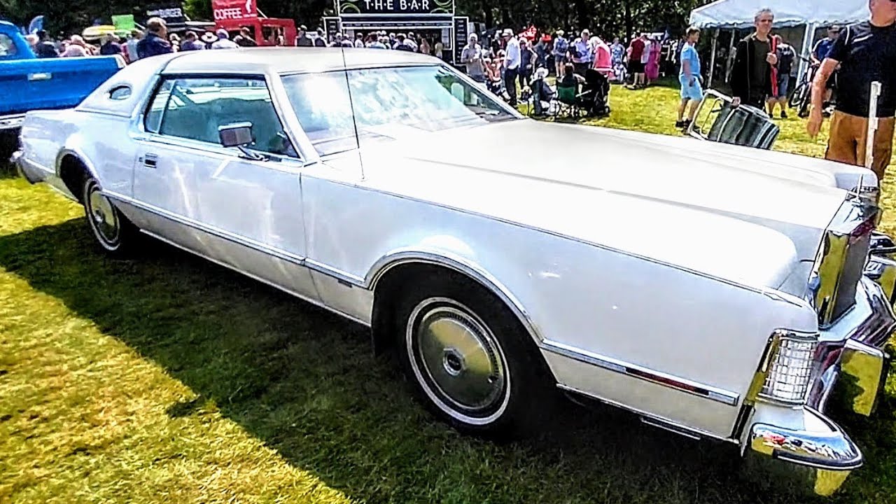 Car Show in Nottingham. Lots of Vintage and American cars. Walk without comment