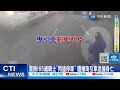 【每日必看】驚險!65歲騎士&quot;閃違停車&quot; 遭撞曳引車追撞身亡 20231118