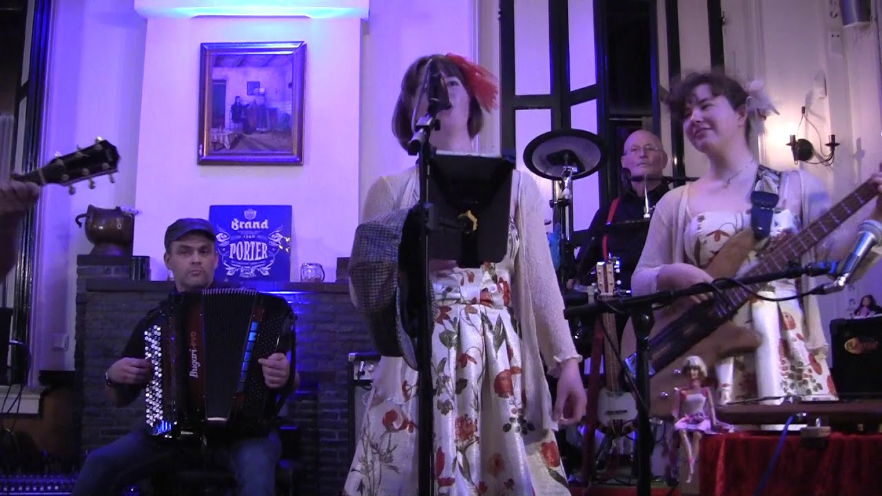 13. 't is moeilijk bescheiden te