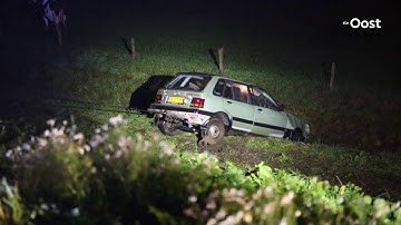 Auto in de sloot op A35 bij Wierden