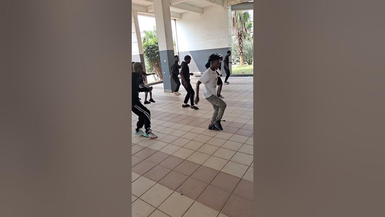 The footwork combination is insane! #afrohouse #angola #luanda #dance #africa #afroconex The footwork combination is insane! #afrohouse #angola #luanda #dance #africa #afroconex