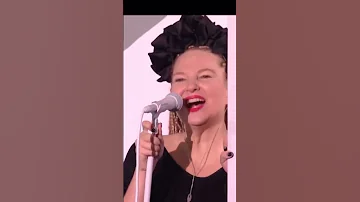 Sia Unstoppable Live Without Wig Sia Unstoppable Sia Live 