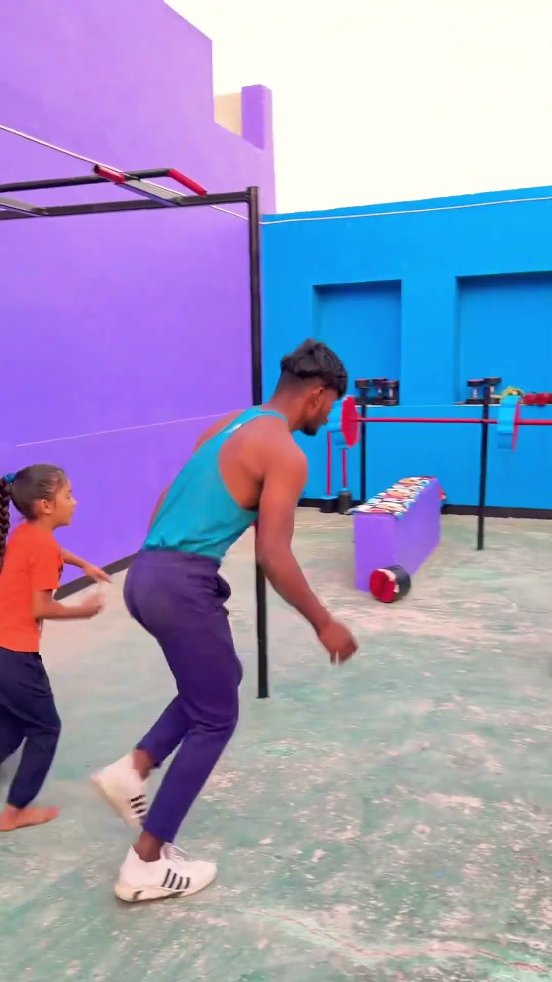 Dumbbell Tod diya ??? #shortvideo #funnyvideo #funny