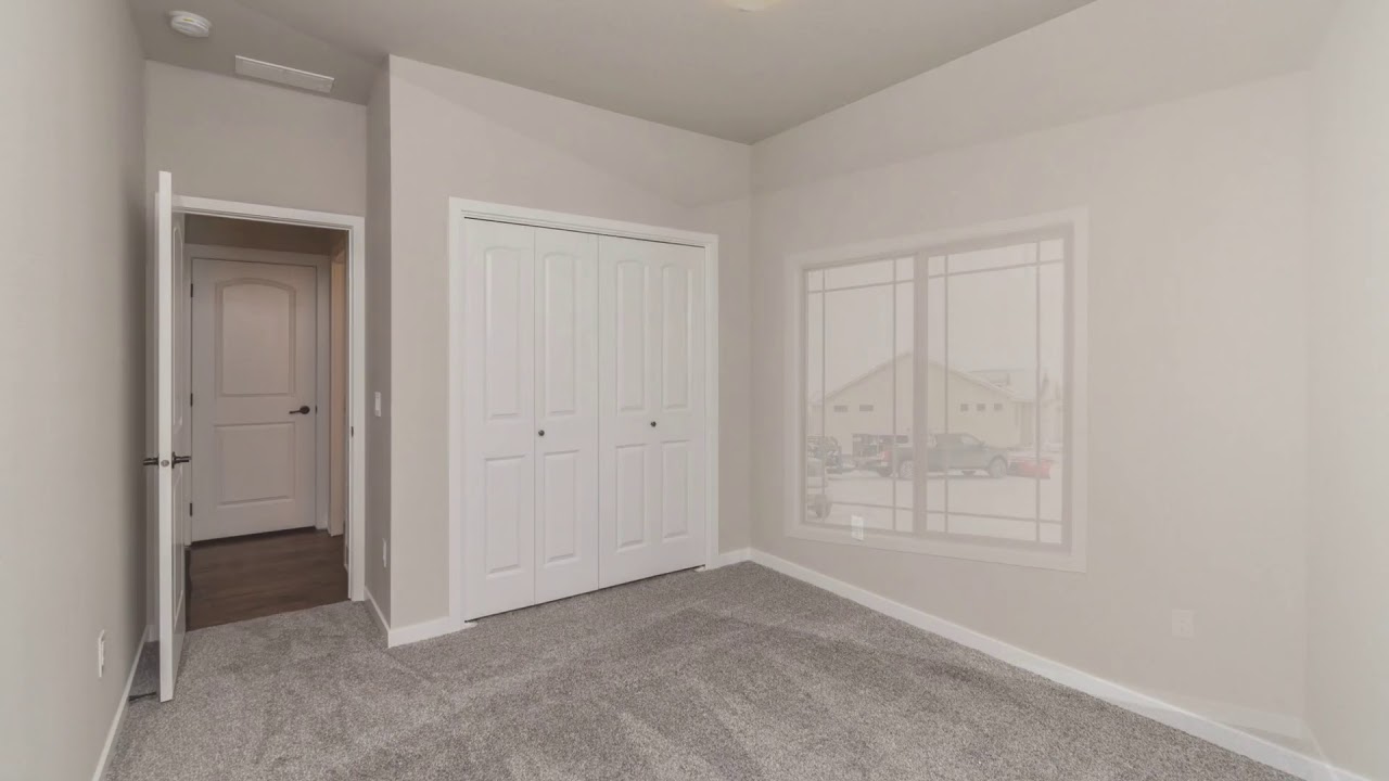 9196 Geanna Ct, West Des Moines, IA 50266