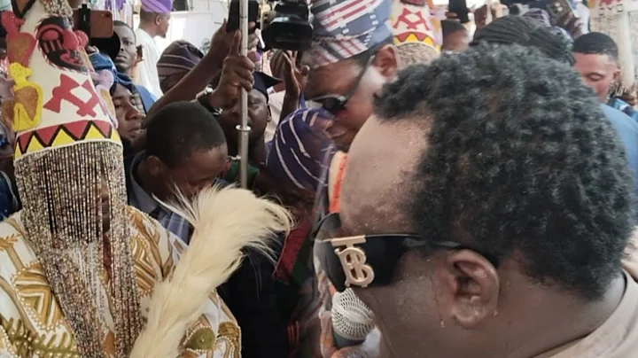 Saheed Osupa  Entertains New Alaafin Of Oyo Oba Akeem Owoade And His Wife At His Coronation Ceremony