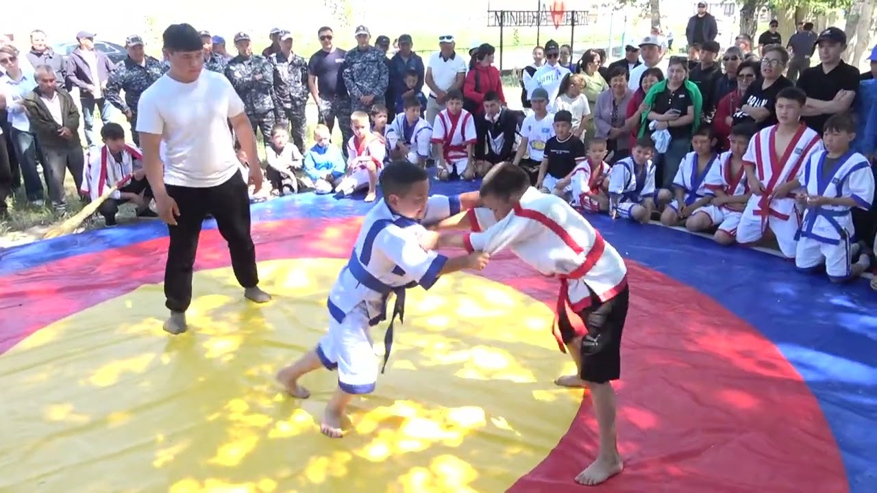 Күршім ауданы, Ақши ауылы жастарының ұйымдастыруымен, марқұм болған достарын еске алу асынан үзінді1