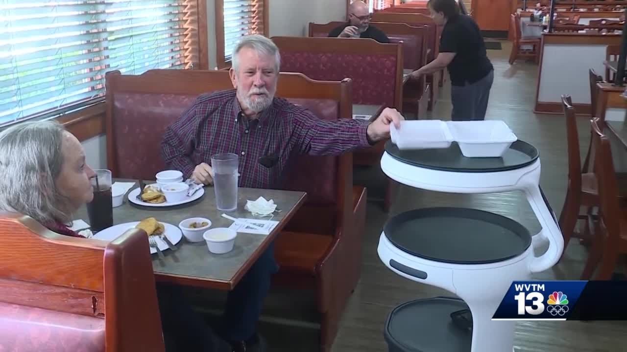 Robot Betsey helping Gardendale restaurant deliver food to customers