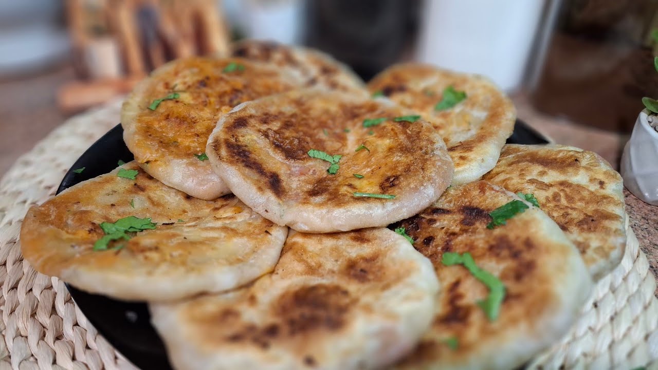 من أروع المملحات لي عملتهم مورقين مقرمشين و زيد الذوق بزاف بنين بحشو هايل فقط في الطاجين 