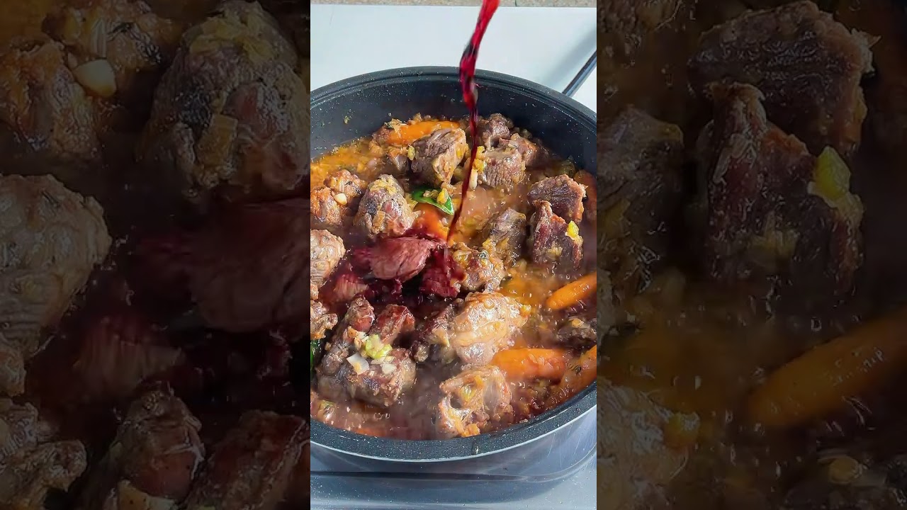 LAMB STEW WITH ZUCCHINI ( ARNAKI KOKKINISTO ME KOLOKUTHAKIA)