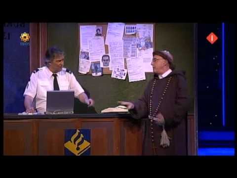 André Van Duin Pater Op Politiebureau