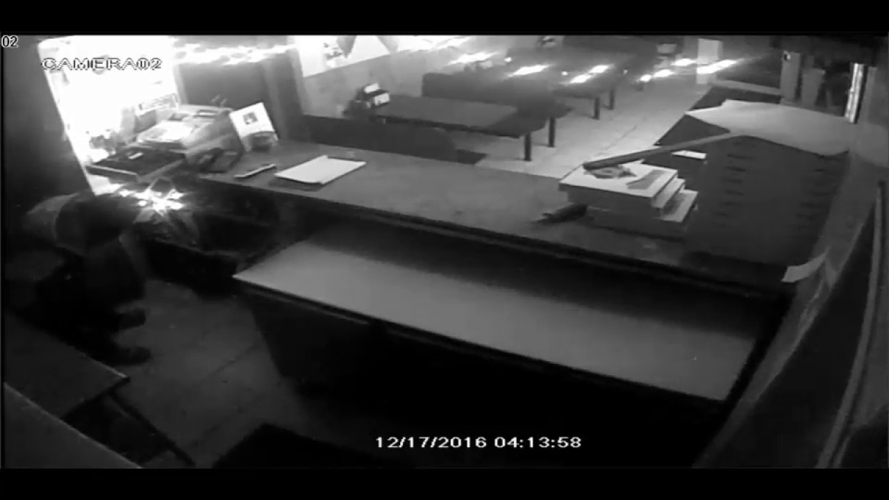 Stamford Police: Burglary at Michael's Pizza 12/17/2016 policella
