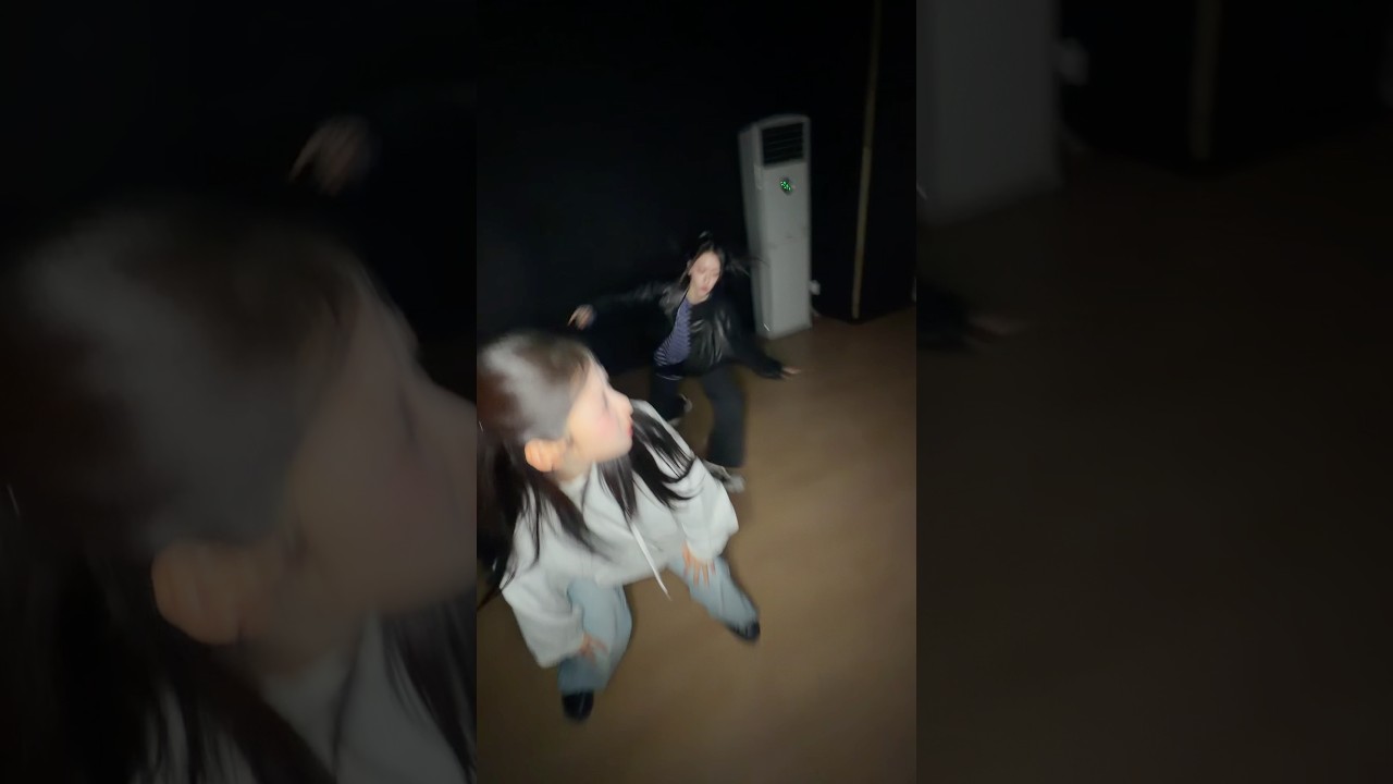 break your legs !! #FIFTYFIFTY #νΌνν°νΌνν° #CHANELLEMOON #YEWON